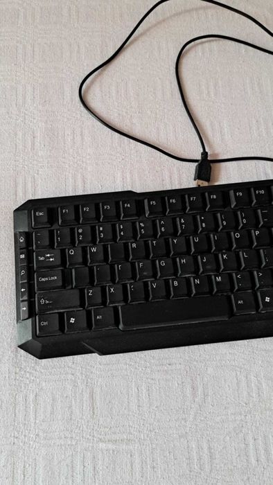 Tastatura promate cu fir!