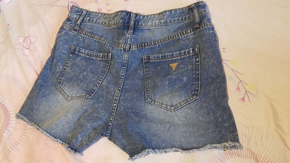 Pantaloni scurți denim originali Guess