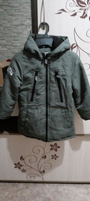 Продам куртку зимнию на мальчика