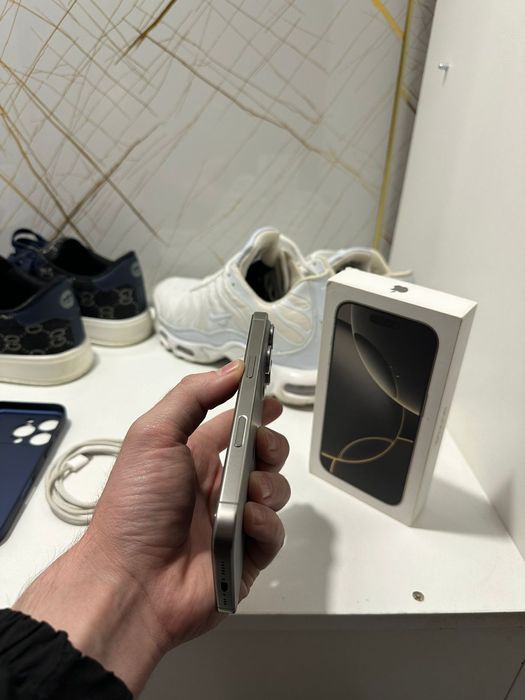 iPhone 16 pro 128 gb natural titan