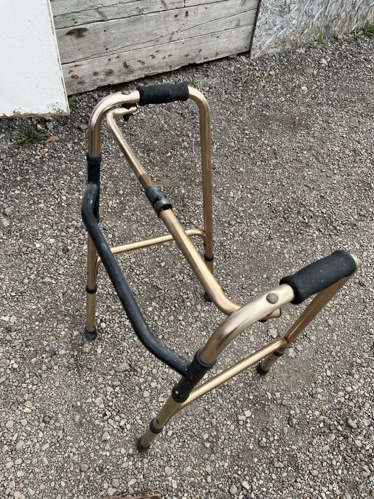 Инвалидные ходунки