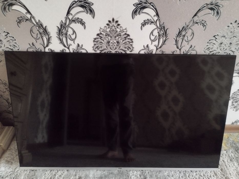 Televizor sotiladi 50 talik artel