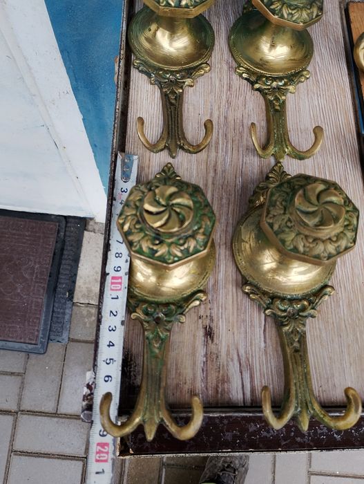 Месингови закачалки от соца