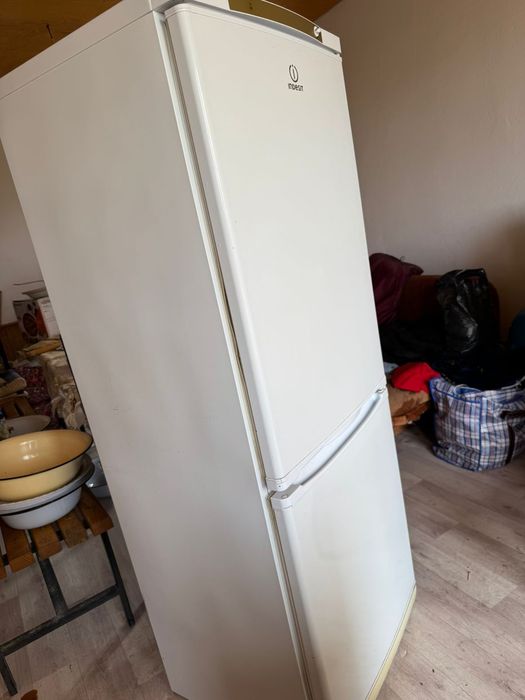 Холодильник indesit