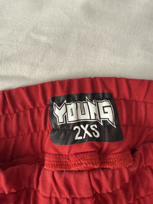 pantaloni young rich white (yrw) rosii , colectia 6ix9ine