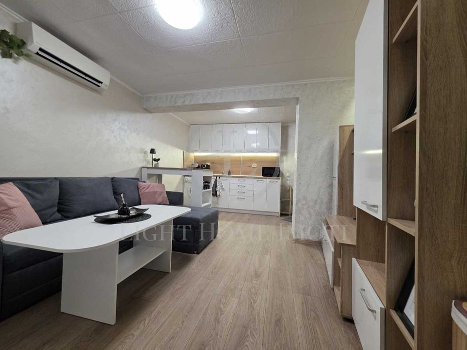 Продава се Едностаен апартамент в Пловдив, Център - 28 кв.м за 1203 €/кв.м - Снимка #2