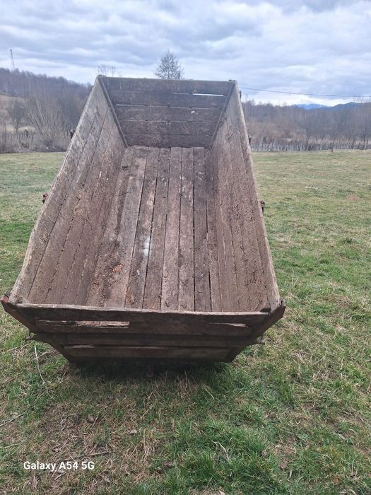 Vând Remorca agricola basculabila