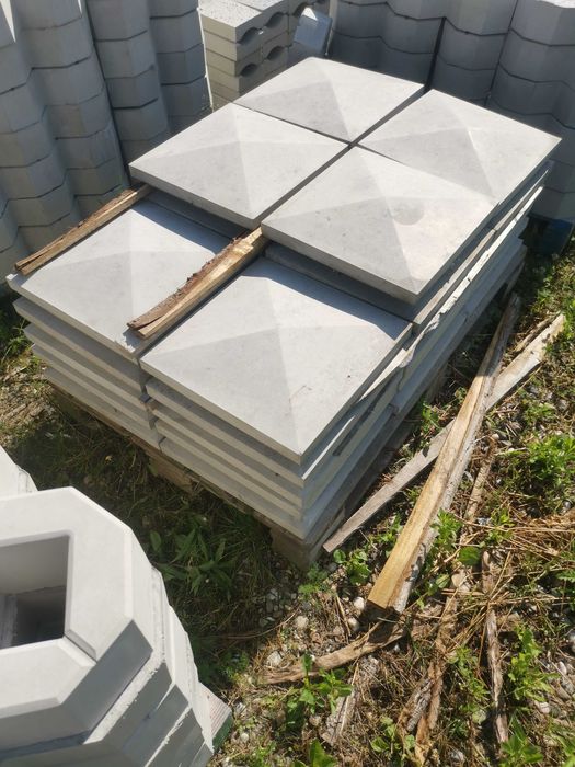 Capace și coame pentru Gard