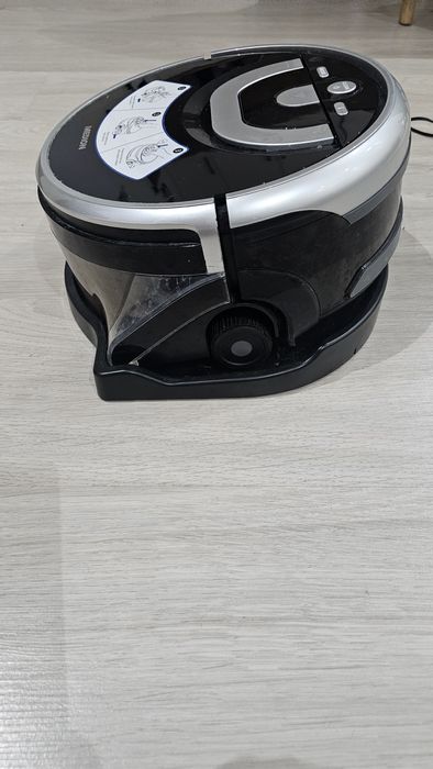 Продавам Миещ робот-прахосмукача Medion MD 18379