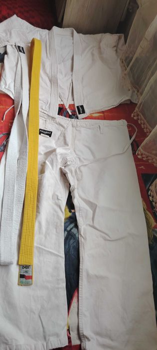 Продавам кимоно за джудо