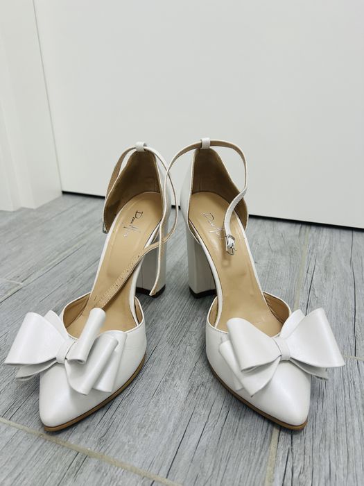 Pantofi din piele