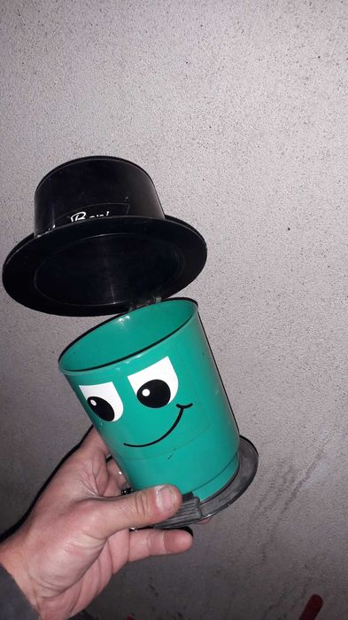 Kошче Детско за боклуци. Може да се ползва и за други цели