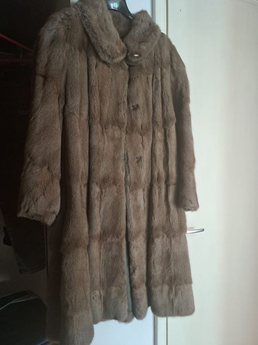 Haina blana naturala de veverita de Canada