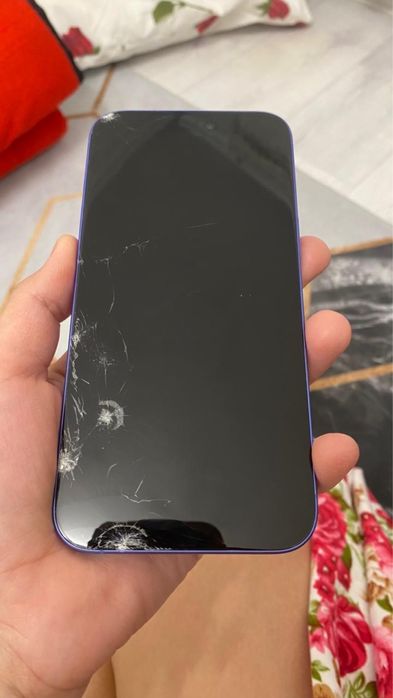 Айфон 16 плюс экран сынып тұр