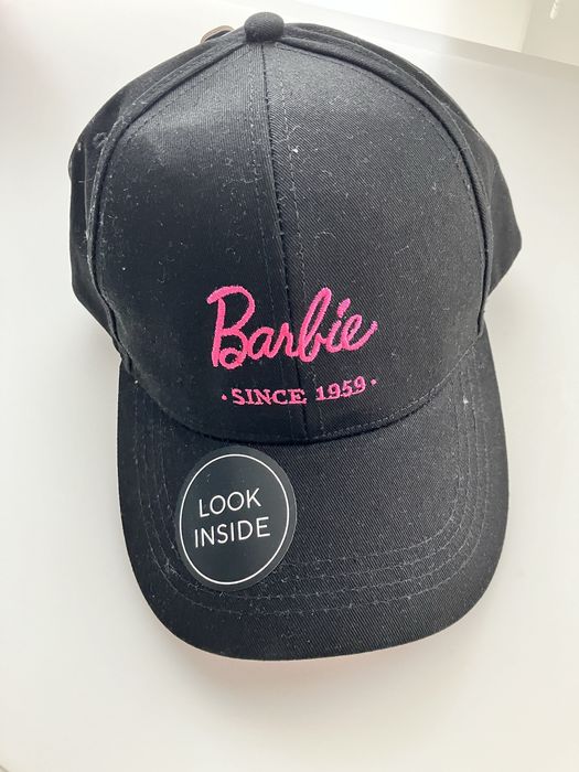 Нова шапка Barbie