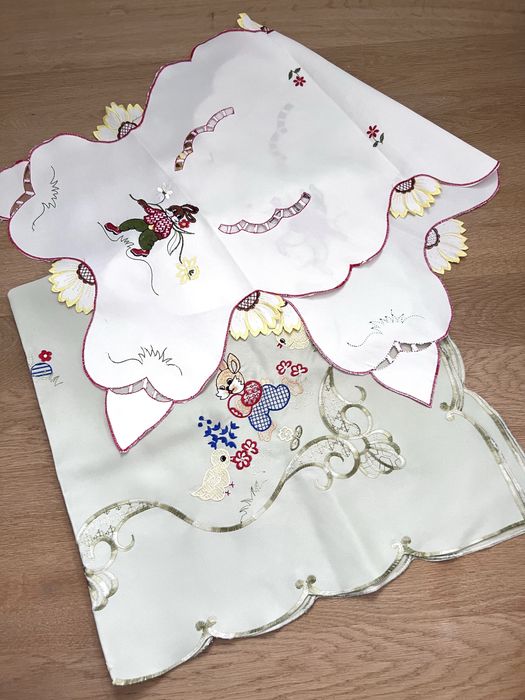 Față de masă și napron cu specific de Paște