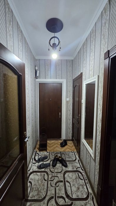 Чиланзар 8.  Срочно. Сдается.  2 х комнатная . Аренда