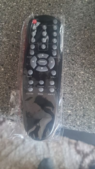 Radio retro nou, cu telecomandă.