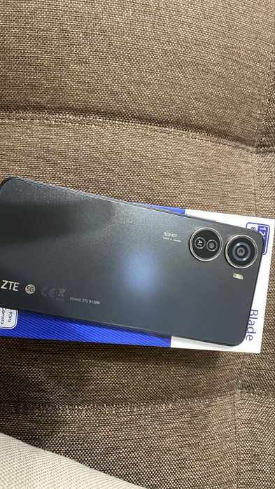 ZTE Blade V50 design 5G телефон НОВ гаранция 36М