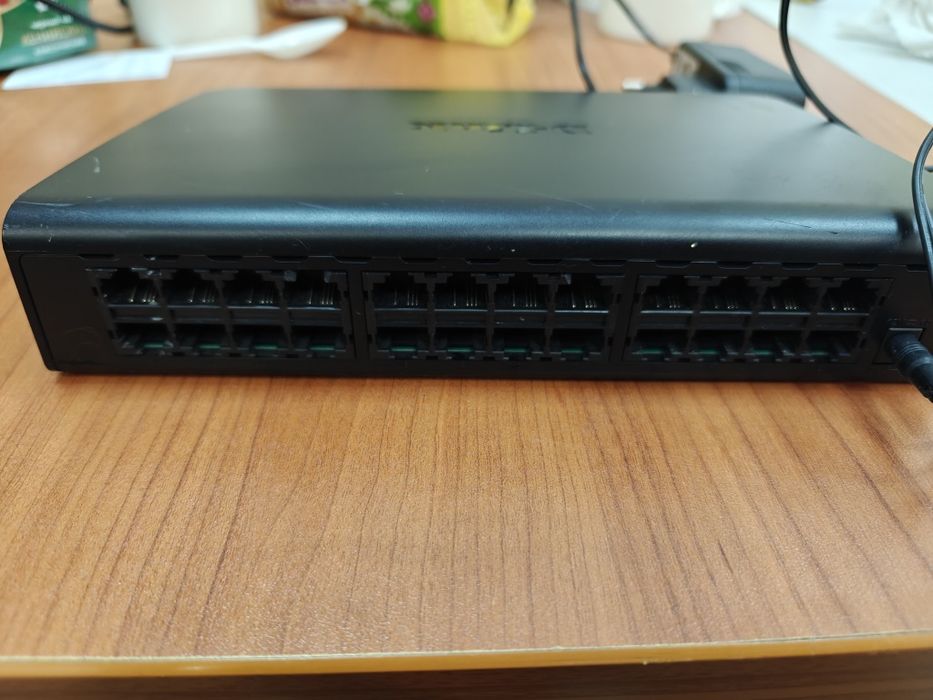 Коммутатор 24 портовой D-Link DES-1024A