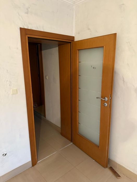 Чисто нова врата естествен фурнир