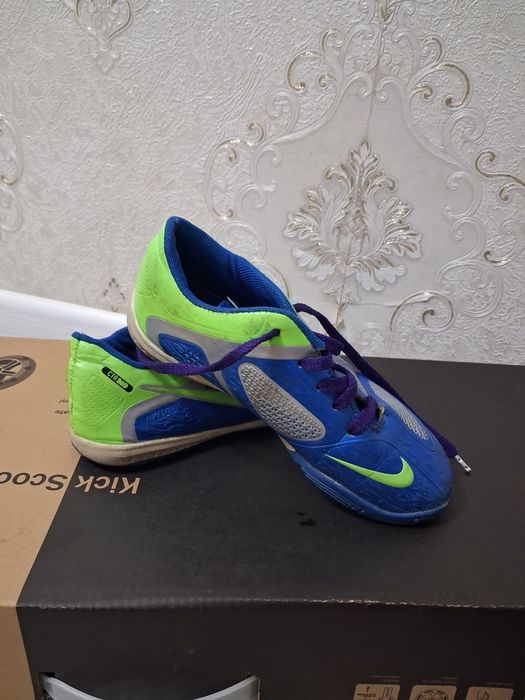 Продам кроссовки для мальчика  33 размера