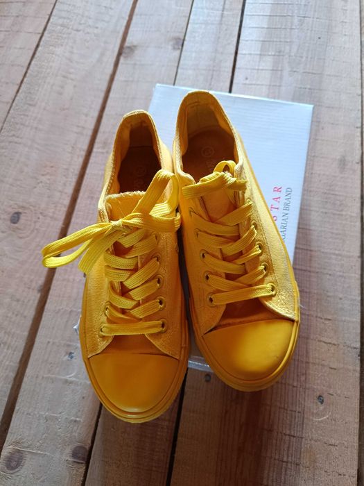 Дамски жълти кецове