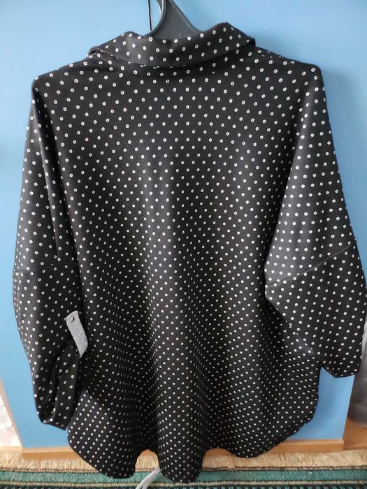 Теплая блузка с кошкой в отличном состоянии