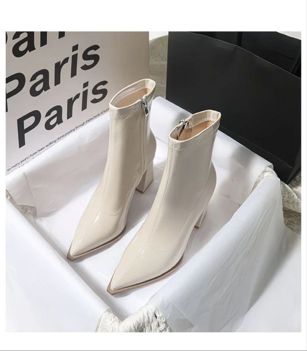 Продам новые женские ботинки.