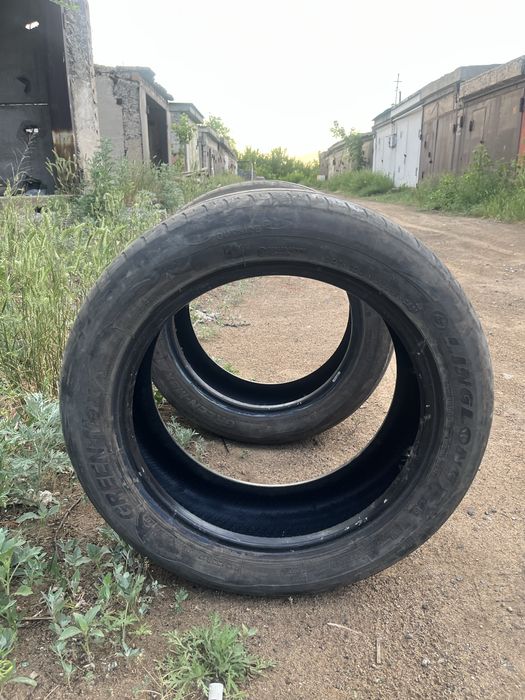 Продам пару шин 215 55 r17