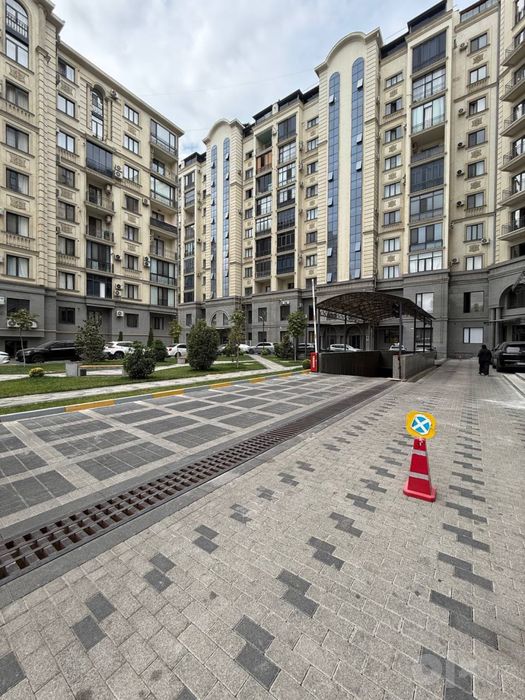Продается 3х комнатная в ЖК Мухташам Коробка