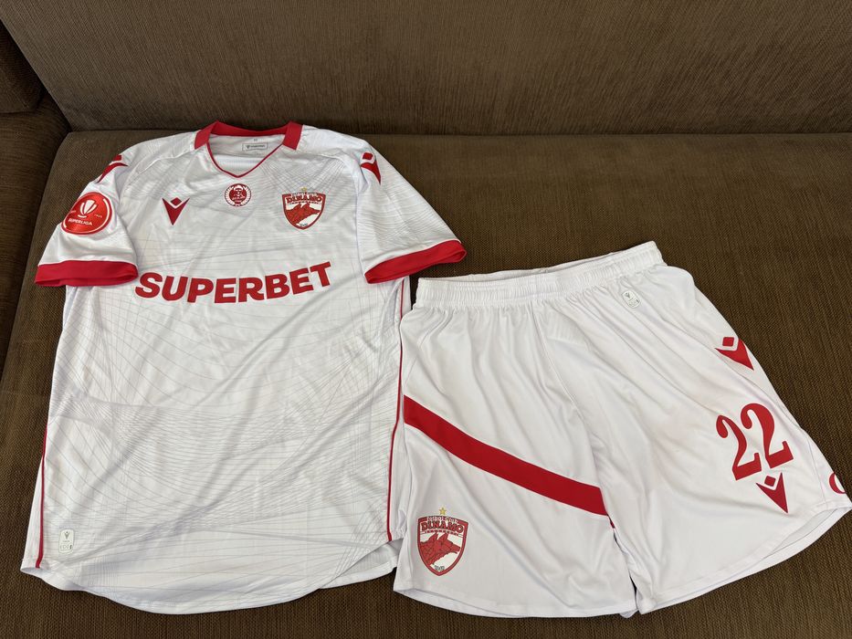 Echipament oficial de meci Macron FC Dinamo Bucuresti 24/25 marimea M/L