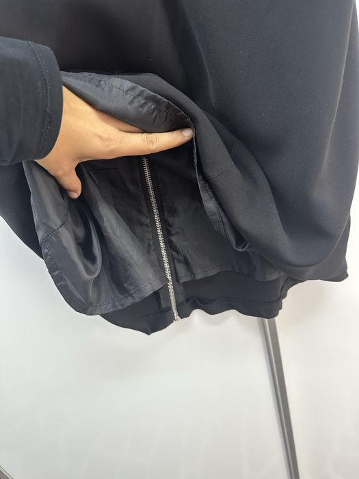 Rochie neagra Reserved asimetrica cu fermoar