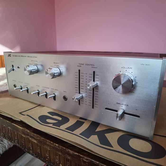 Усилвател JVC model VN-300