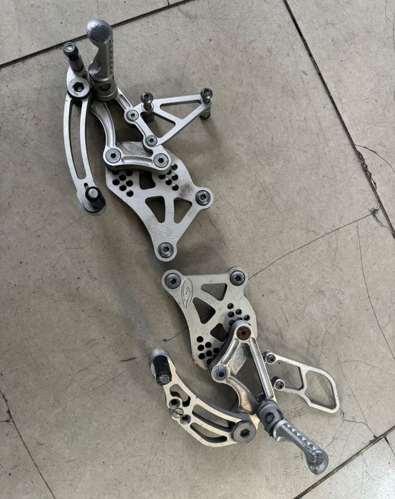 Спортни степенки с лостчета за Yamaha R6 / Ямаха