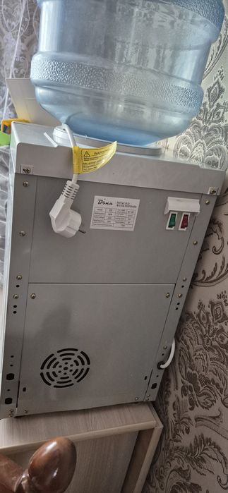 Продам кулер холодной и горячей воды