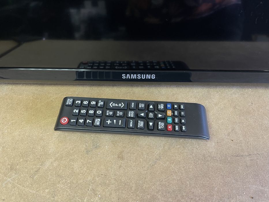 Телевизор Samsung LED 32“ - HG32EC470GW