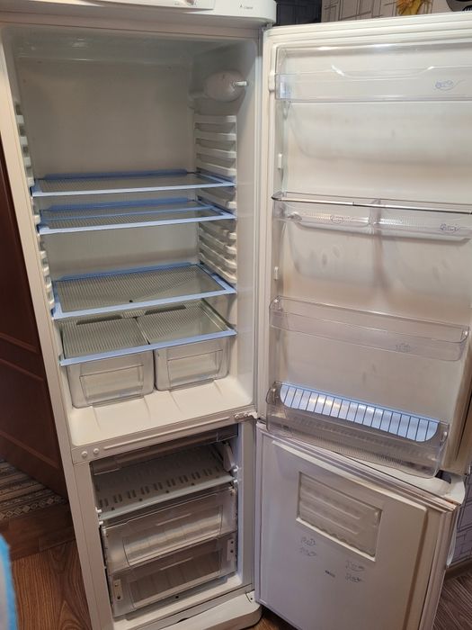 Холодильник Indesit