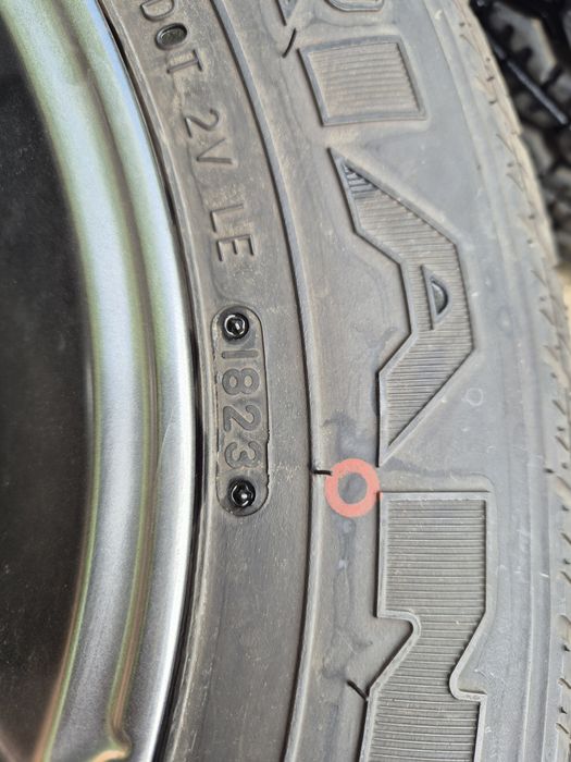 Джанти с гуми за платформа, ремарке