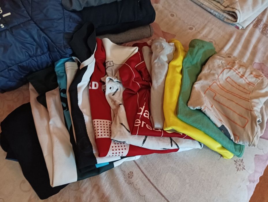 Много дрешки за момченце на 10-11