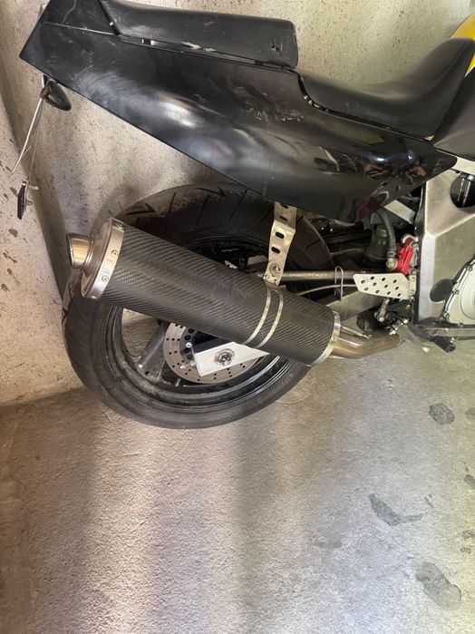 Yamaha FZR 600 -