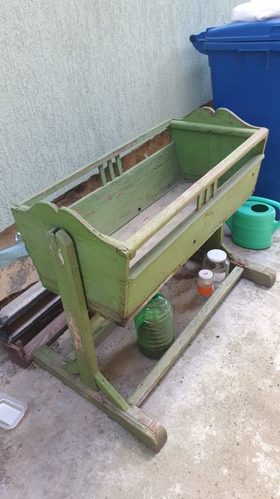 Patut pentru bebelusi cu balansoar