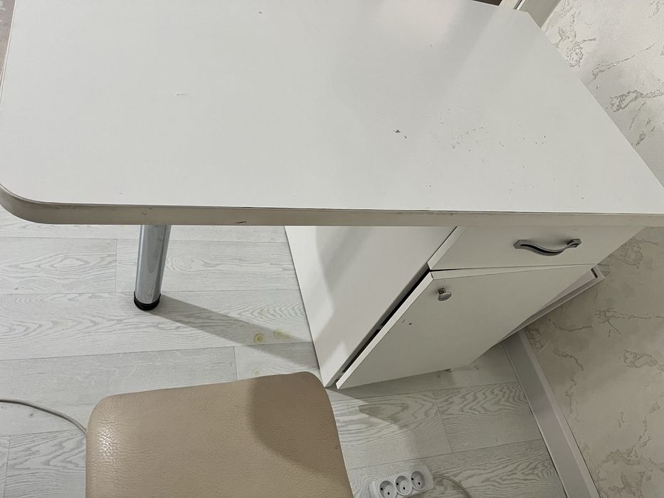 Спальний гарнитура и камот и тумба