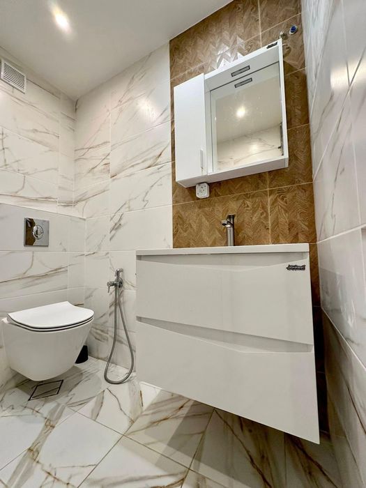 Дава се под наем Тристаен апартамент в София, Гоце Делчев - 106 кв.м за 718.08 € - Снимка #7