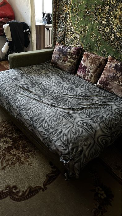 Бесплатно отдадим диван