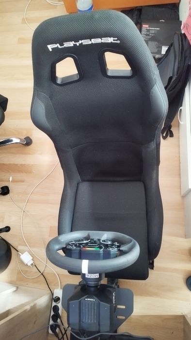 Vând scaun playseat evolution + bundle moza r3