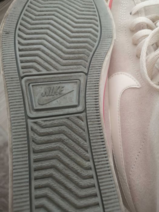 Оригинални дамски кецове Nike