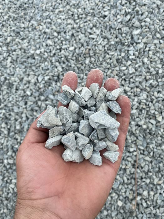 Pamant nisip balast balastru piatra concasata sparta calcar balastru