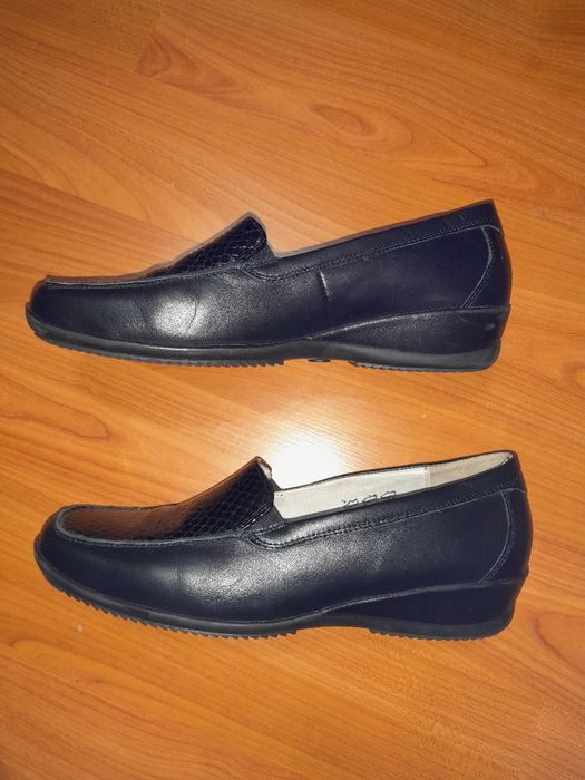 Pantofi din piele pt. femei nr. 41,5