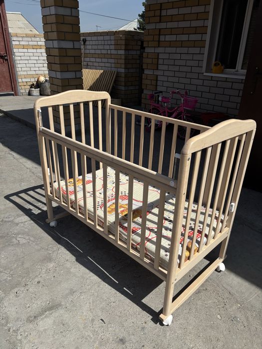 Продам детскую кроватку